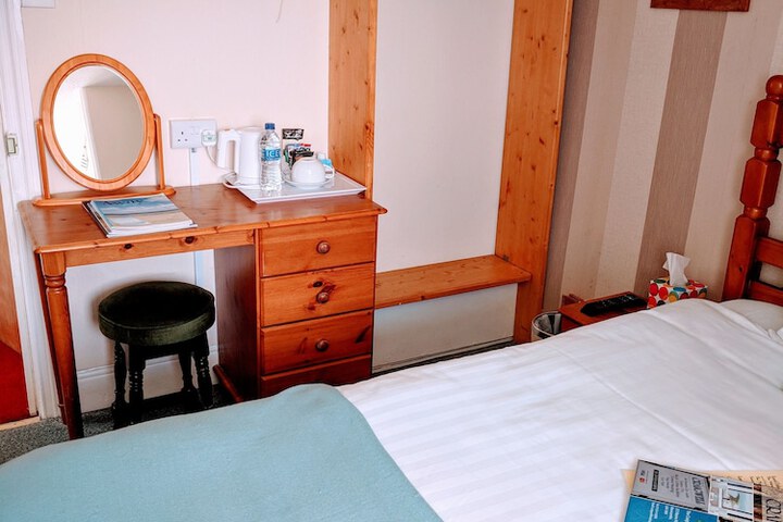 Room 25 of 40