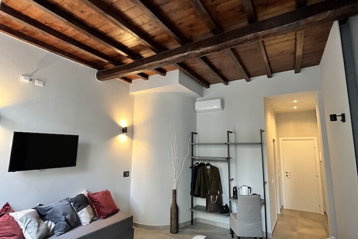 Room 7 of 48