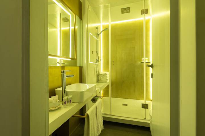 Room 21 of 30