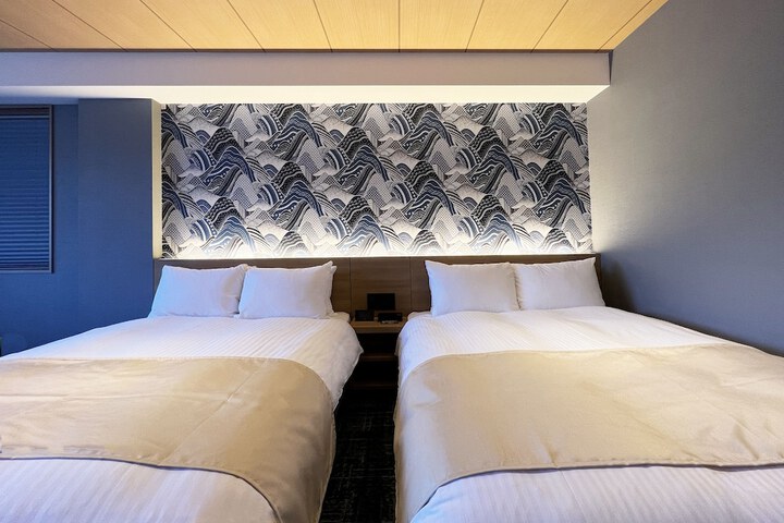 Room 13 of 74