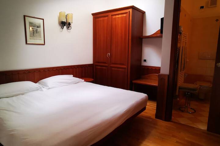 Room 13 of 35