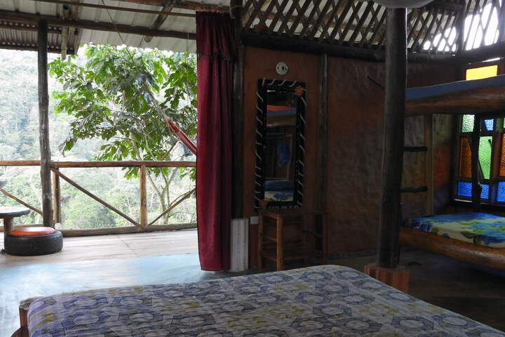 Room 2 of 33