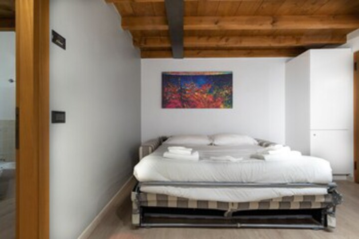 Room 16 of 19
