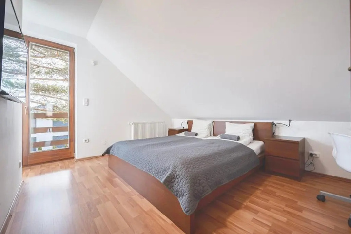 Room 4 of 24