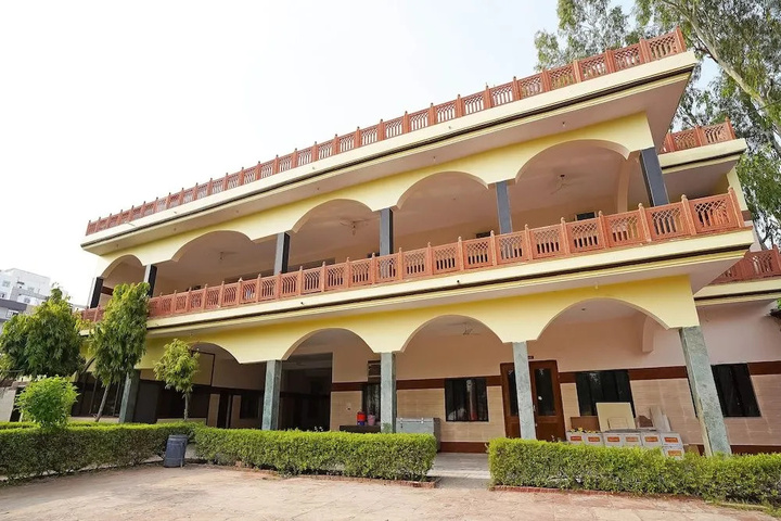 OYO 43646 Mukund Sarovar