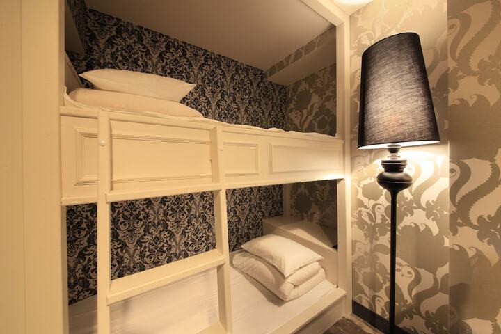Room 25 of 74