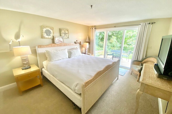 Room 3 of 82