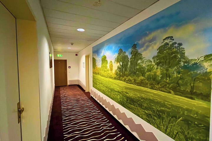Ballroom/Hall 33 of 38