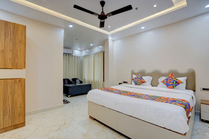 Room 27 of 43
