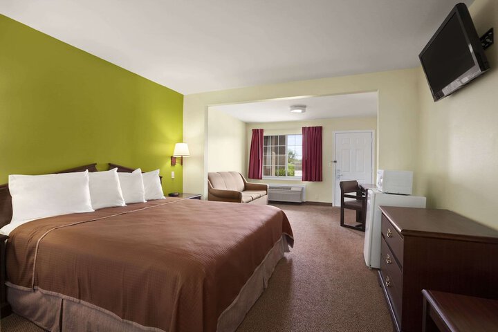 1 King Bed (7 of 7)