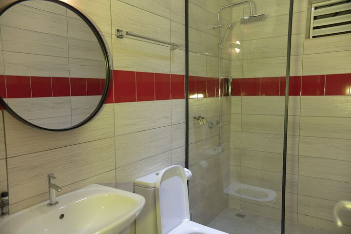 Room 4 of 109