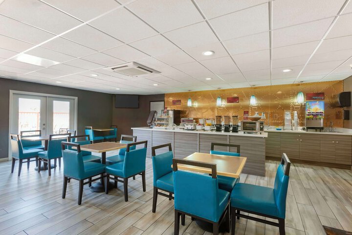 Breakfast/Coffee Service 34 of 42