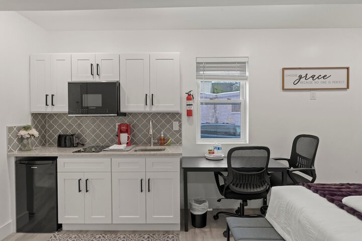 Room 3 of 82