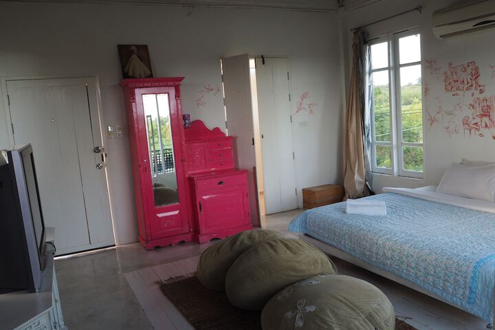 Room 15 of 93