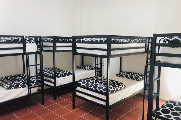 Room 13 of 33