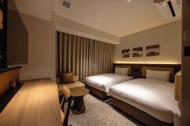 Room 28 of 35