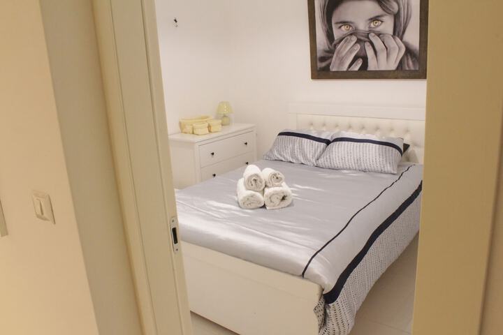 Room 4 of 10