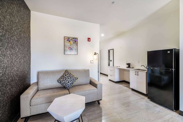 1 King Bed Kitchenette Accessible (15 of 15)