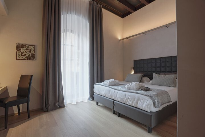 Room 3 of 32