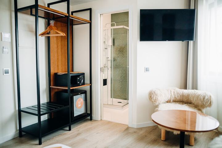 Room 100 of 164