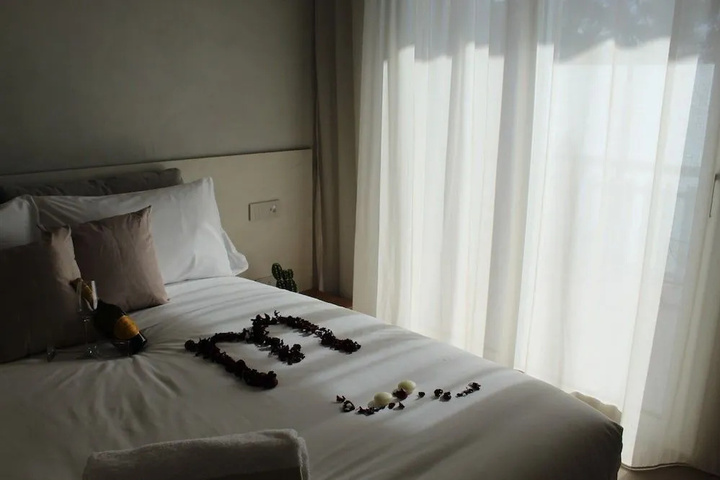 Room 3 of 11