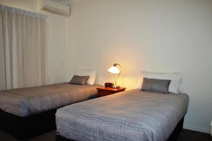 Room 13 of 30