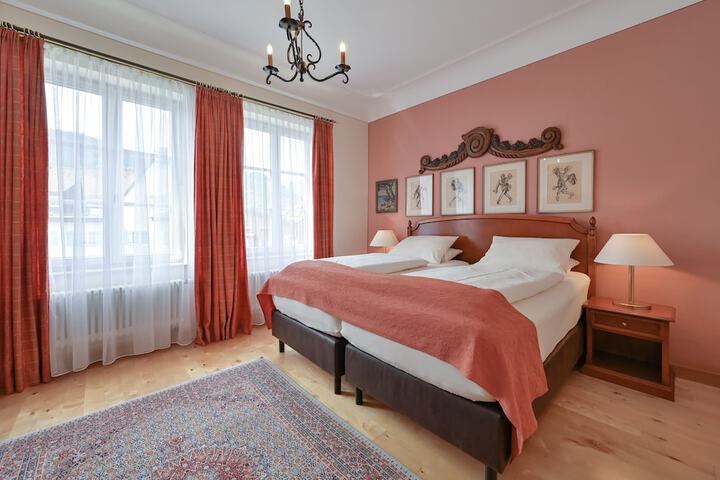 Room 43 of 107