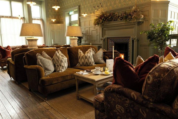 Lounge 50 of 57