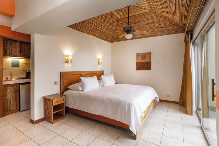 Room 27 of 166