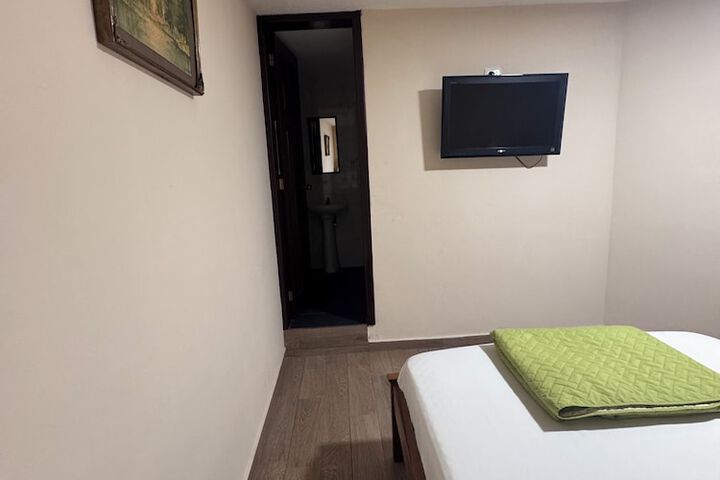 Room 10 of 46