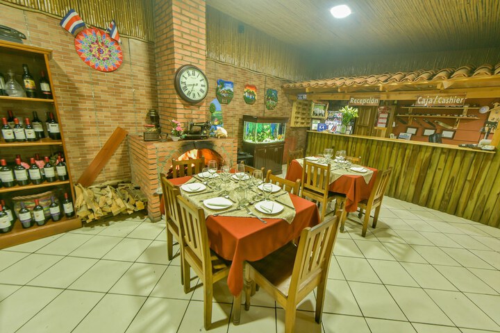 Dining 43 of 56