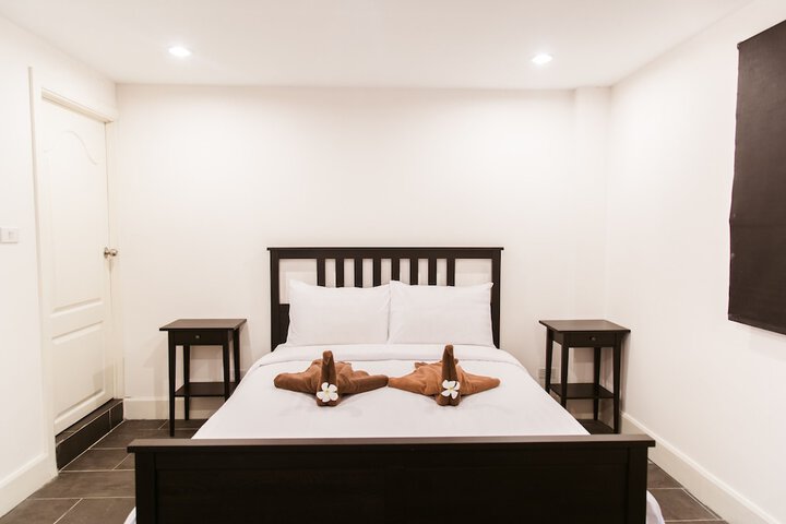 Room 12 of 353