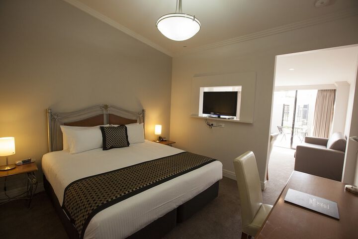 Room 4 of 40