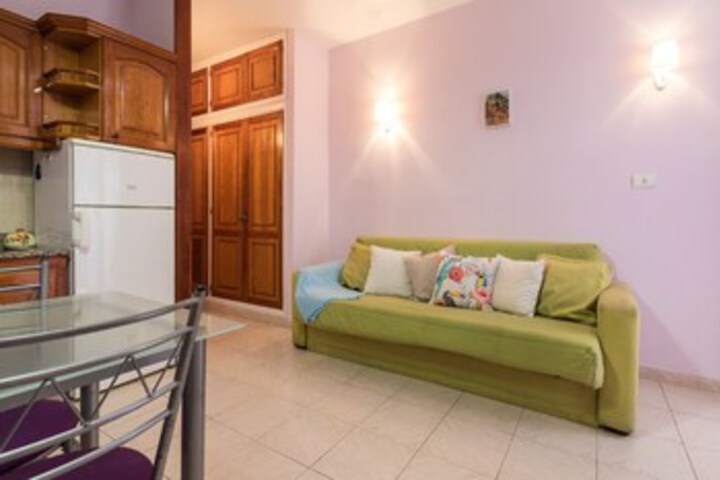 Room 8 of 12