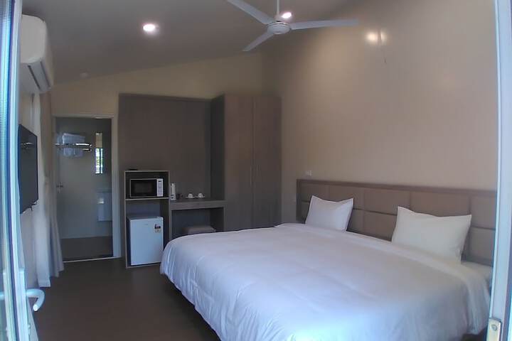 Room 4 of 23