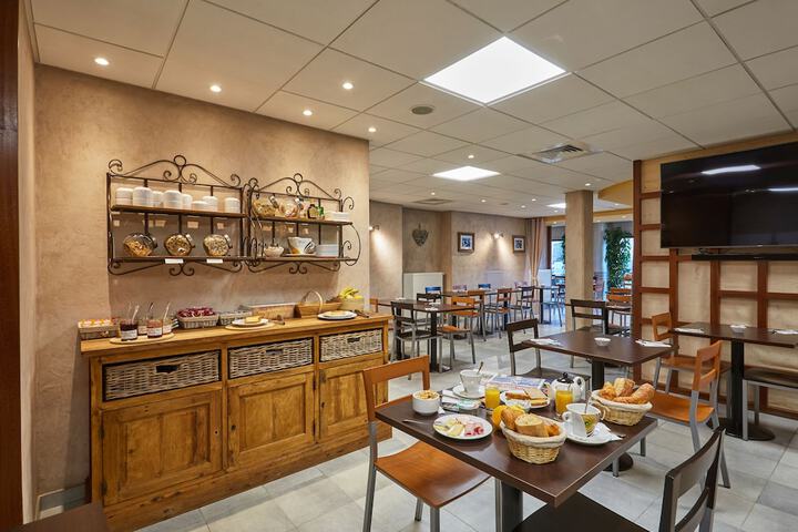 Breakfast area