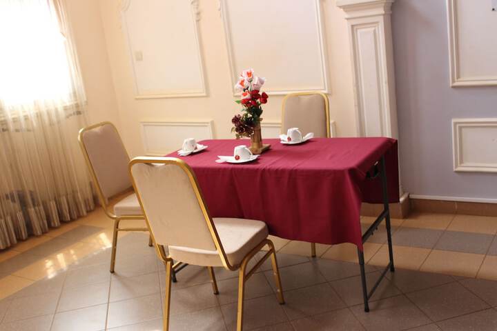 Dining 33 of 42