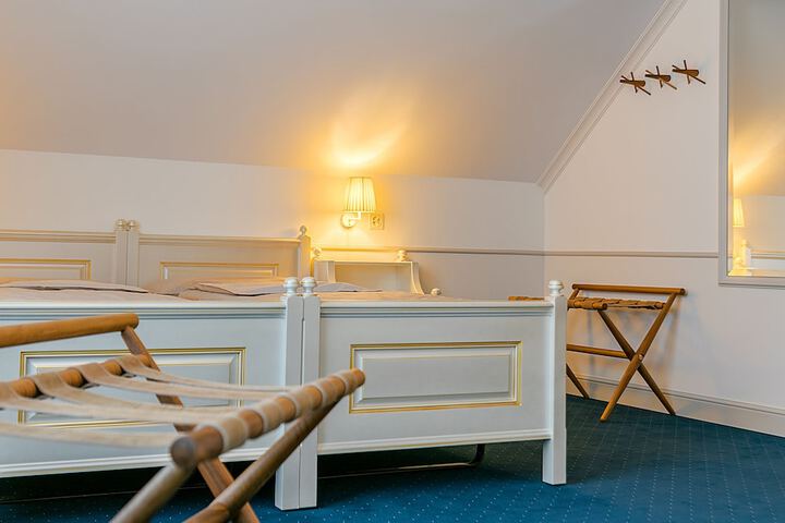Room 13 of 49