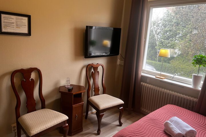 Room 12 of 25