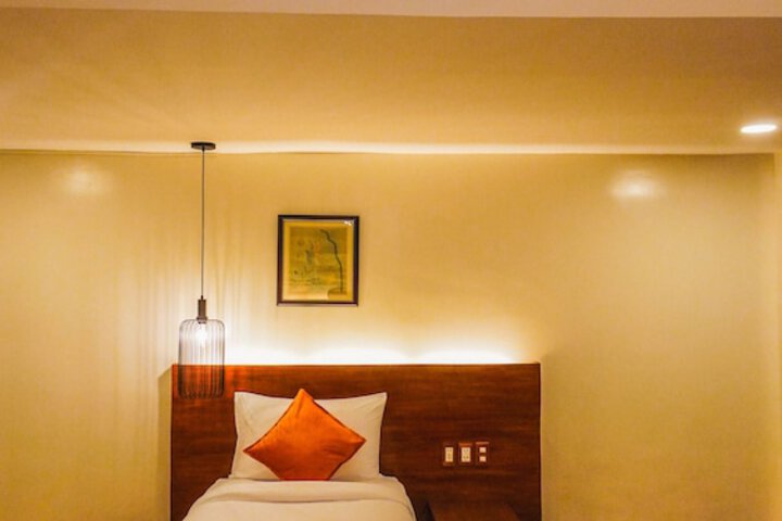 Room 10 of 62