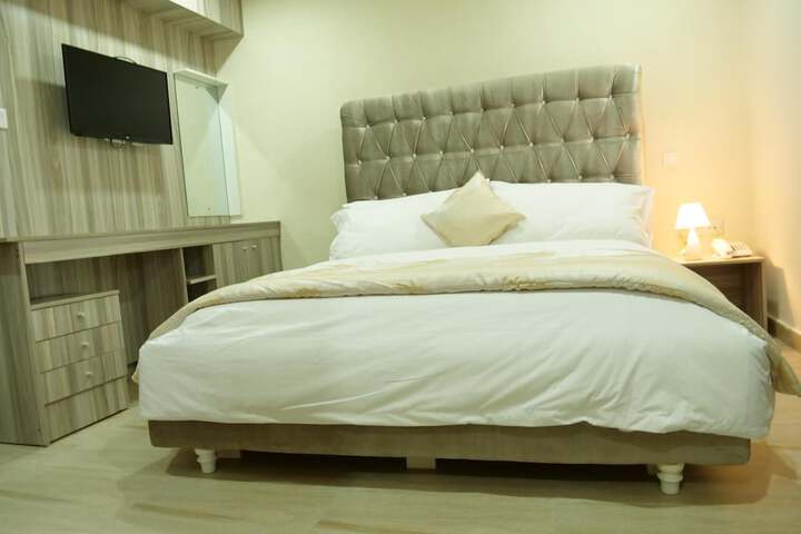Room 14 of 38