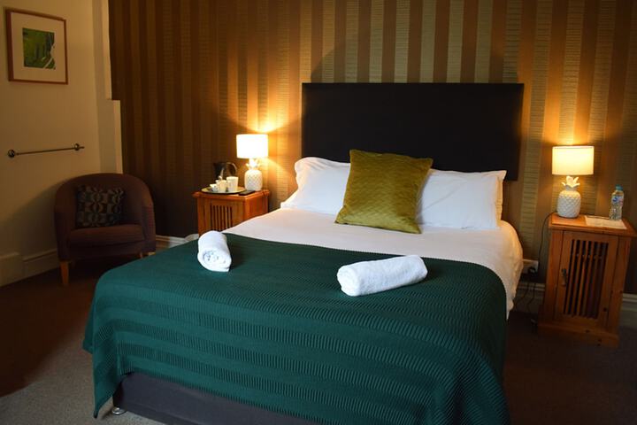 Room 8 of 34