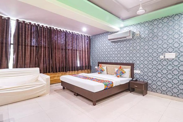 Room 10 of 29