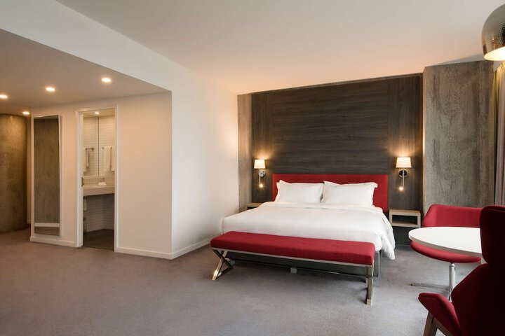 Room 8 of 37