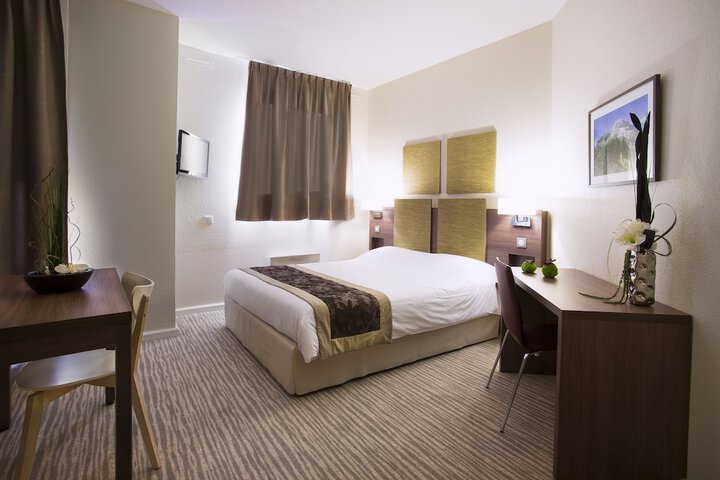 Room 9 of 40