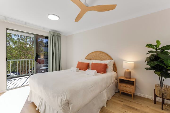 Room 4 of 25