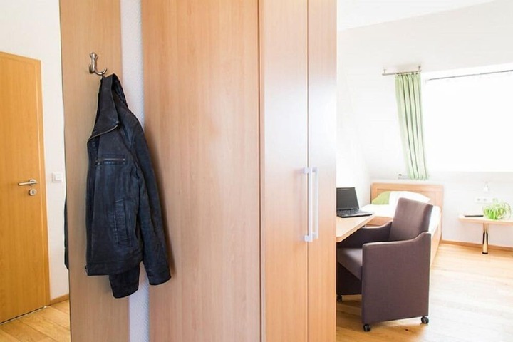 Room 11 of 25