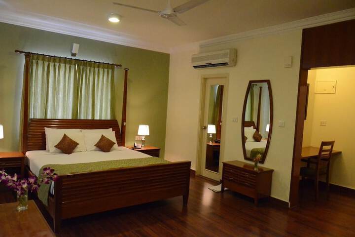 Room 12 of 33