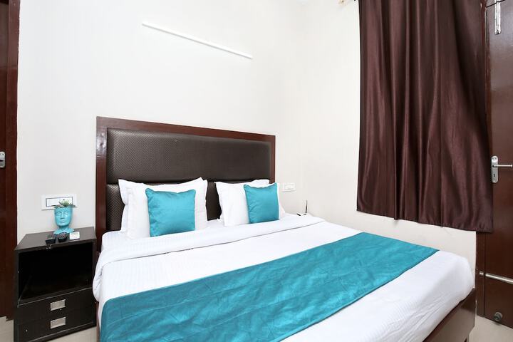 Room 10 of 20