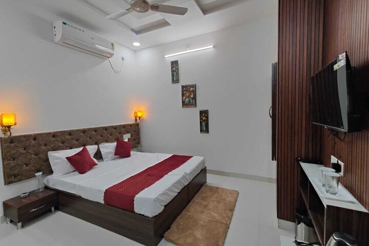 Room 5 of 13